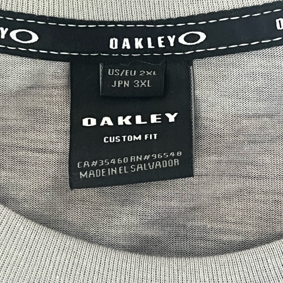 Green, Grey, and Dark Green Oakley Camo Tee XXL Custom Fit New without Tags - Picture 4 of 9